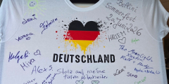 Krefeld: Shirt mit Aufschriften zum Sommerfest.