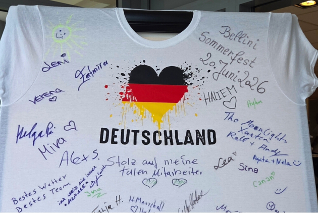 Krefeld: Shirt mit Aufschriften zum Sommerfest.