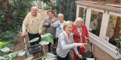 Neuwied: Ausflugsgruppe im Garten der Schmetterlinge in Sayn.