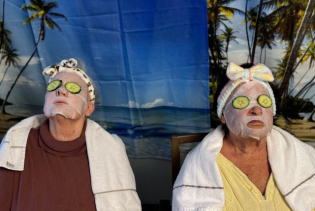 Neuwied Seniorinnen mit Gesichtsmaske
