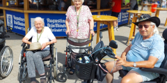 Dorsten: BewohnerInnen vor Stand der Bierbörse.