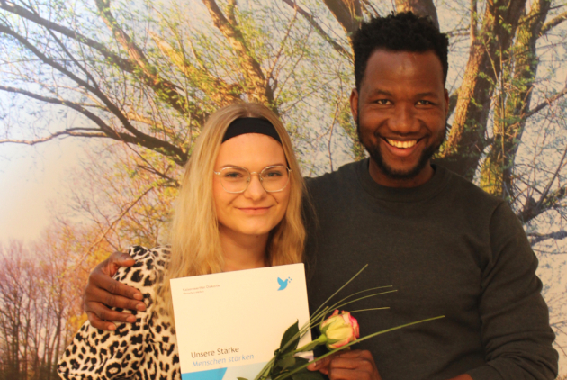 Geldern: Stellv. Pflegedienstleiterin Meike Bartels neben Pflegedienstleiter Abdoul Karim Kouraogo.