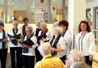 Krefeld Maibowle und Frauenchor 3.jpg