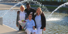 Geldern: Absolventin Audrey Hempen mit Geschenken.
