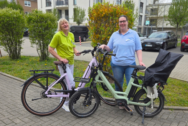 Krefeld: Mitarbeiterinnen mit ihren JobRädern.