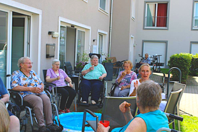 Geldern: BewohnerInnen fühlen sich am Planschbecken wohl.