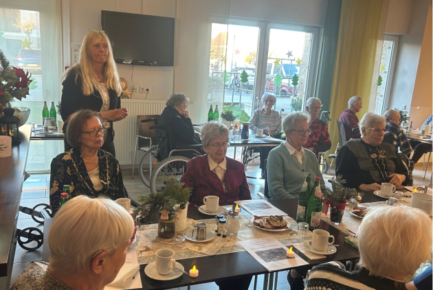 Krefeld: BewohnerInnen im Restaurant bei Weihnachtsfeier.