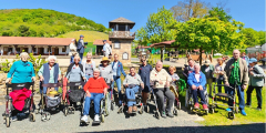 Neuwied: Große Ausflugsgruppe auf dem Gelände der RömerWelt.