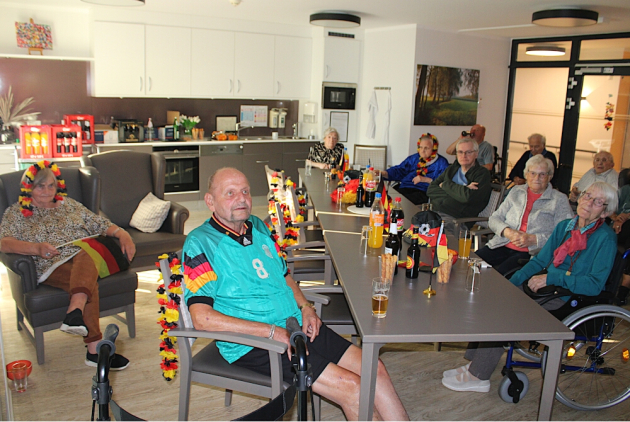 Geldern: BewohnerInnen schauen Fußball-WM.